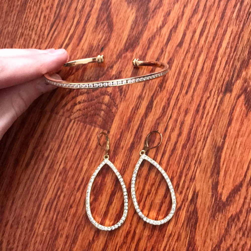 EARRING AND BRACELET SET